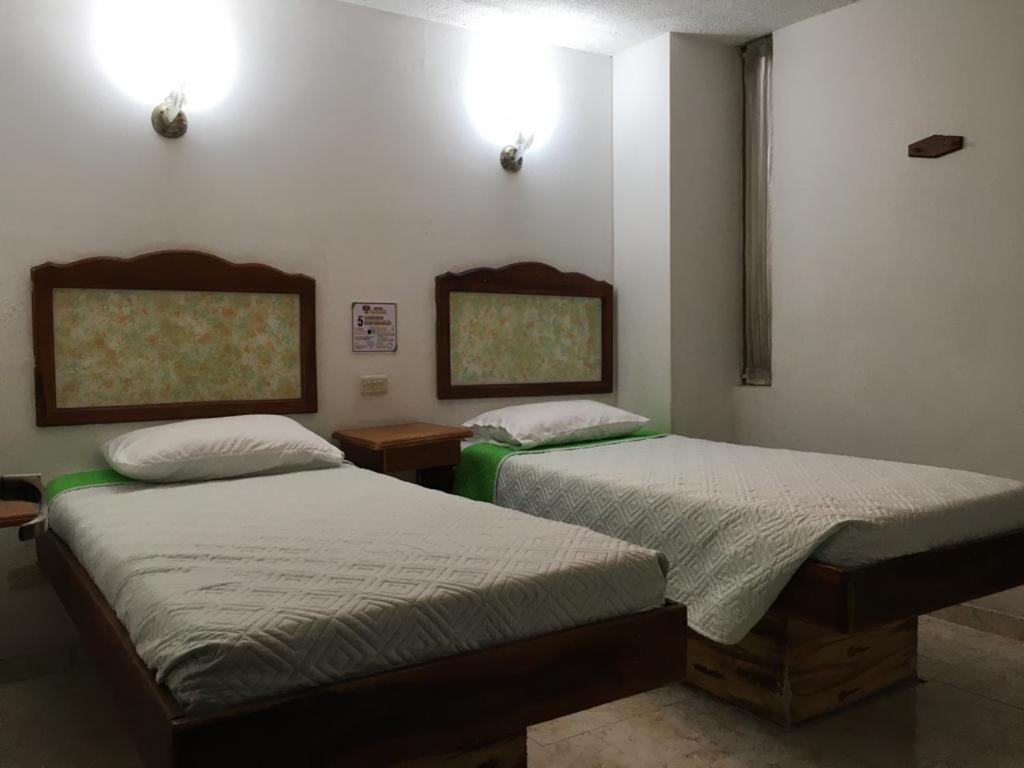 Hotel Armont Calarcá Екстериор снимка