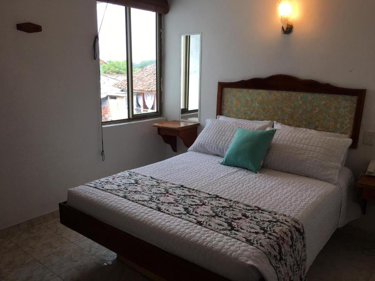 Hotel Armont Calarcá Екстериор снимка